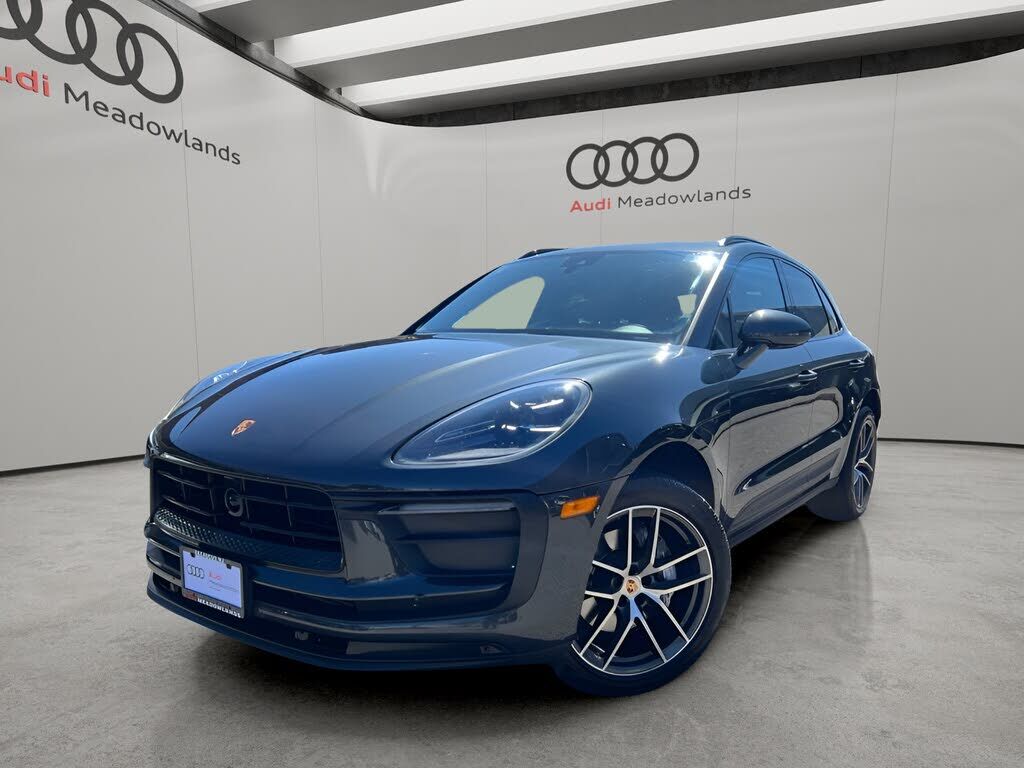 2025 PORSCHE Macan