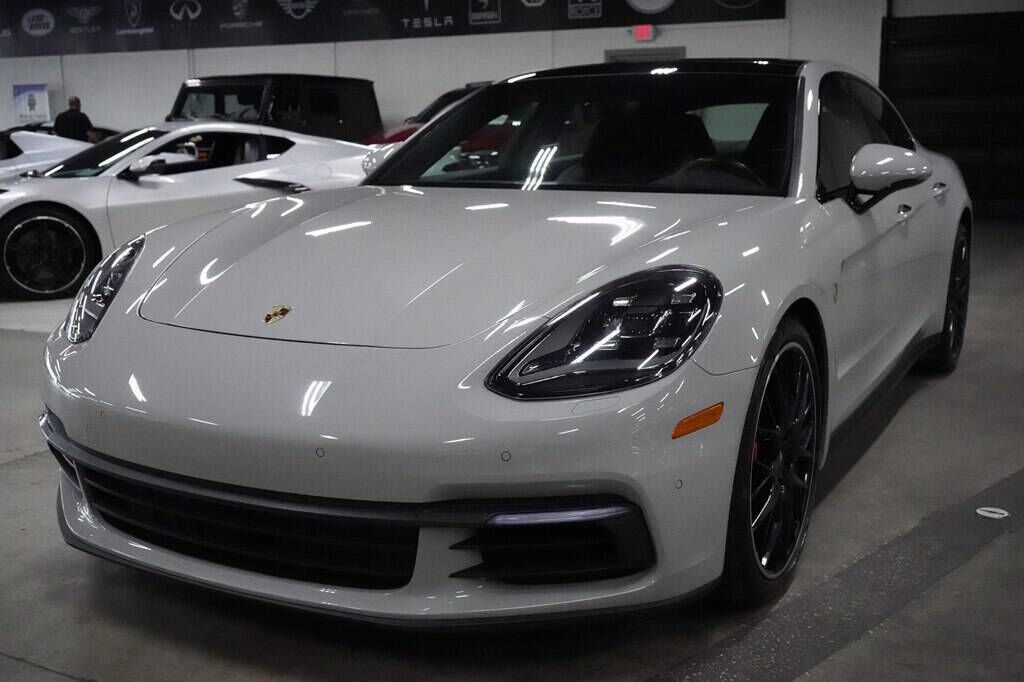 2019 PORSCHE Panamera