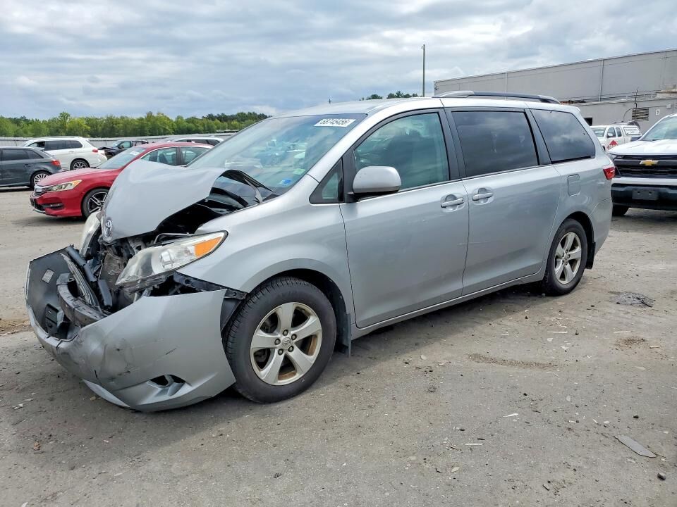2015 TOYOTA Sienna