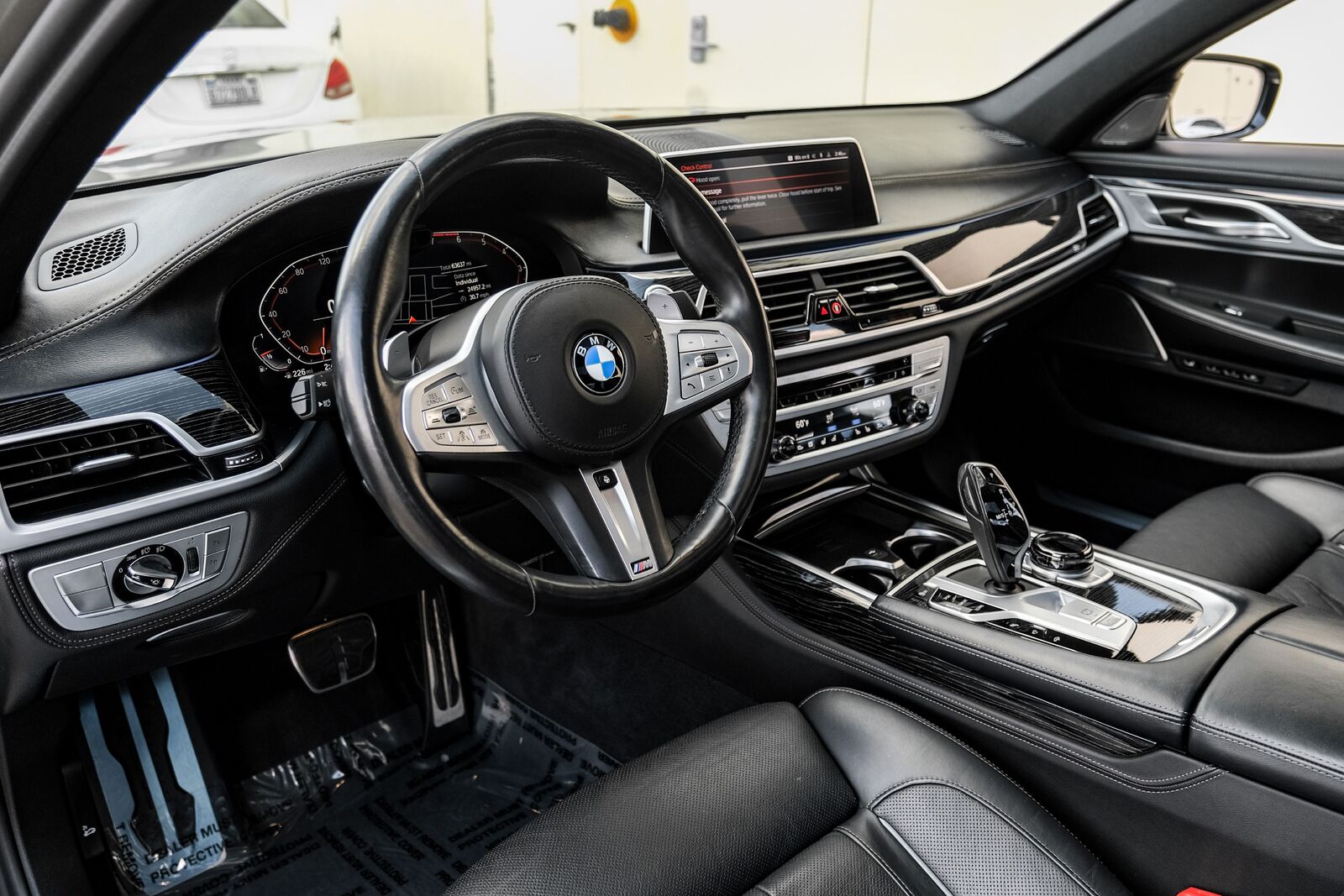 2022 BMW 750i