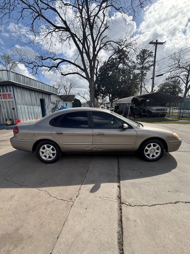 2005 FORD Taurus