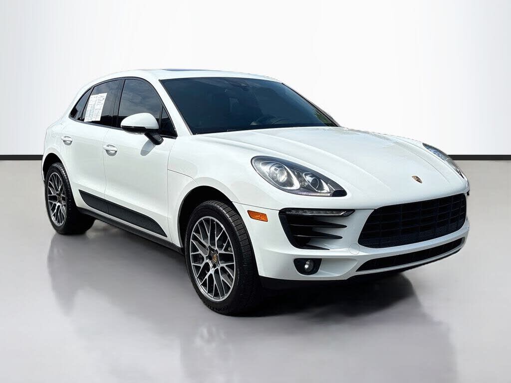 2017 PORSCHE Macan
