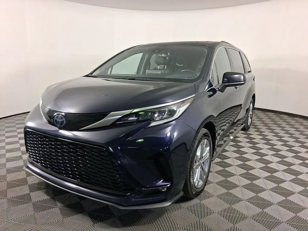 2023 TOYOTA Sienna