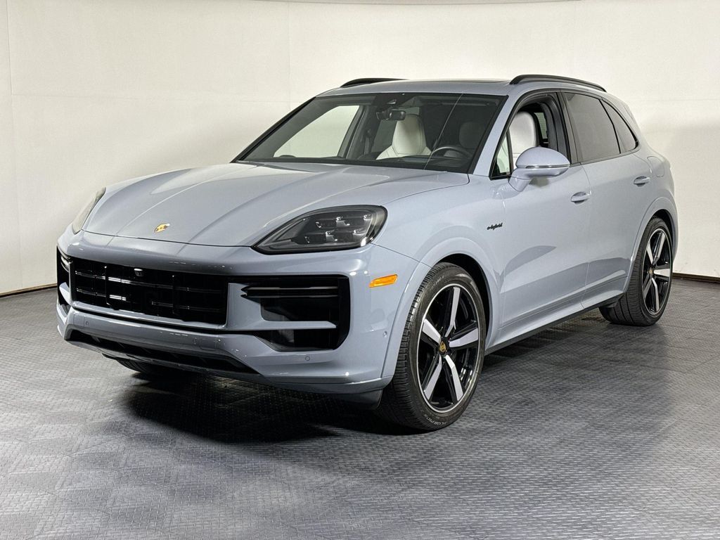 2024 PORSCHE Cayenne