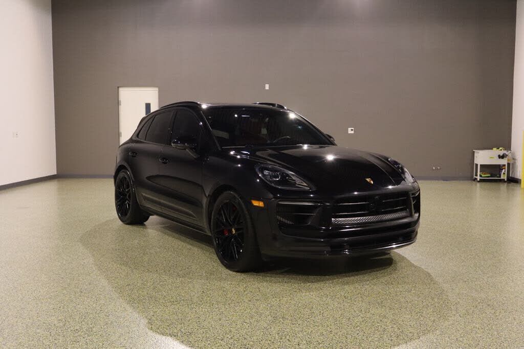 2024 PORSCHE Macan