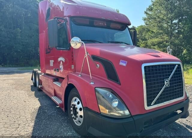 2011 VOLVO TRUCK VNL