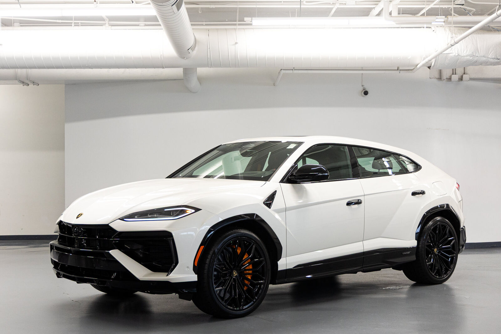 2026 LAMBORGHINI URUS