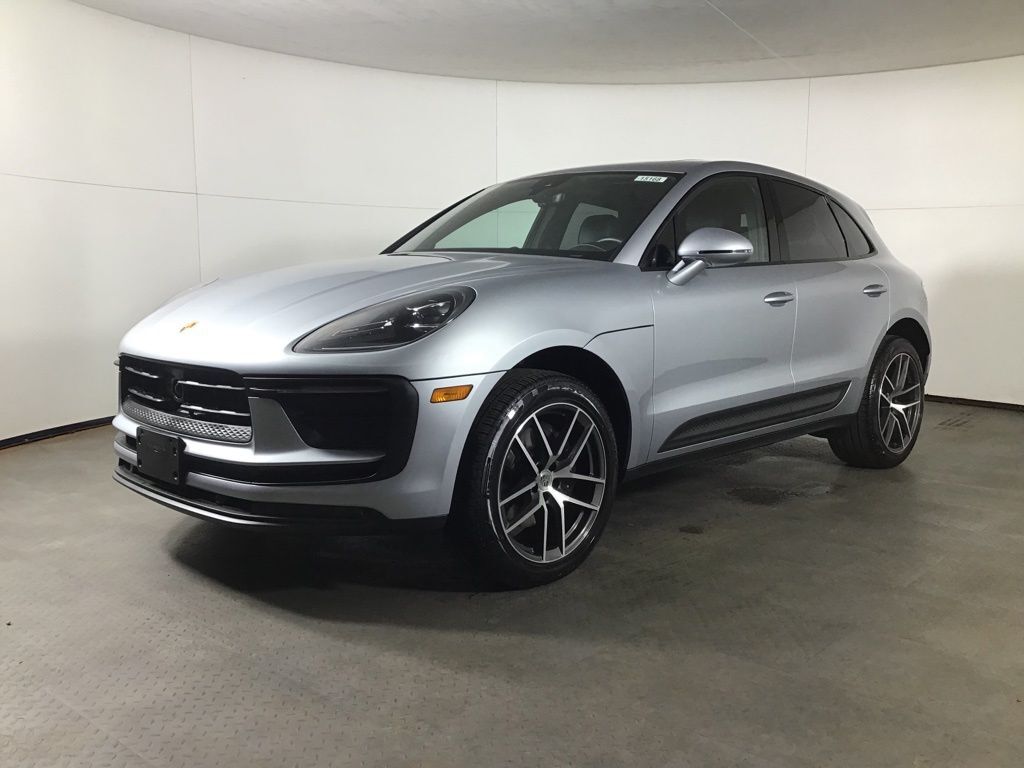 2026 PORSCHE Macan