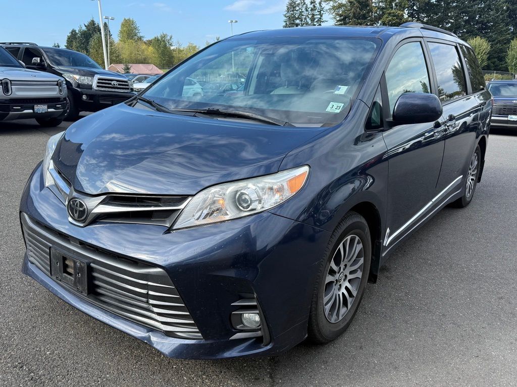 2018 TOYOTA Sienna