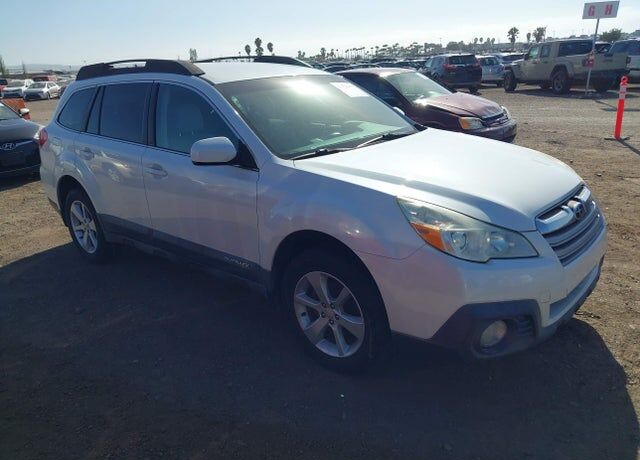 2014 SUBARU Outback