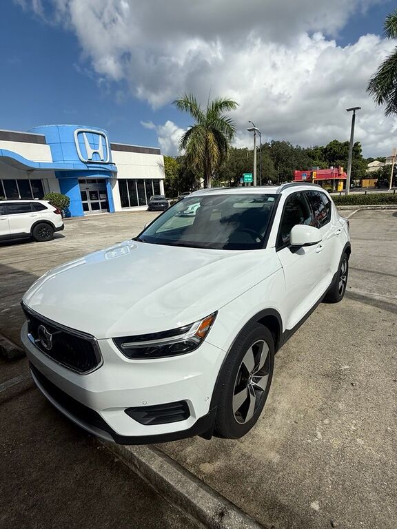 2019 VOLVO XC40
