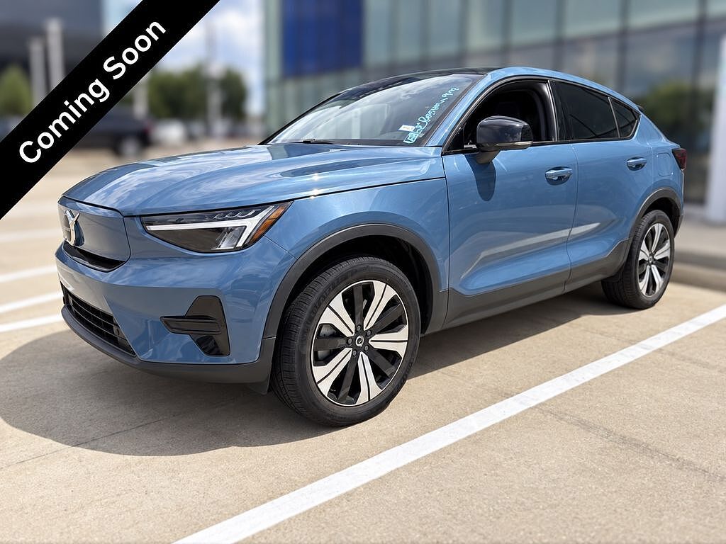 2023 VOLVO C40
