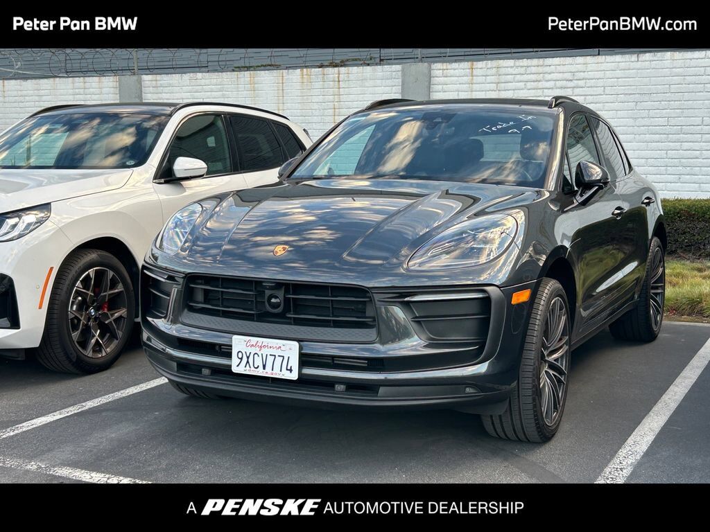 2025 PORSCHE Macan