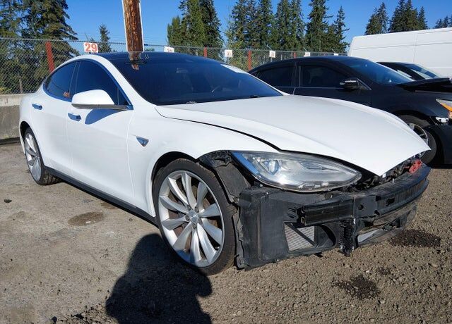 2015 TESLA Model S