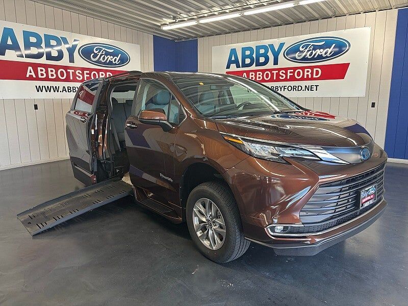 2022 TOYOTA Sienna