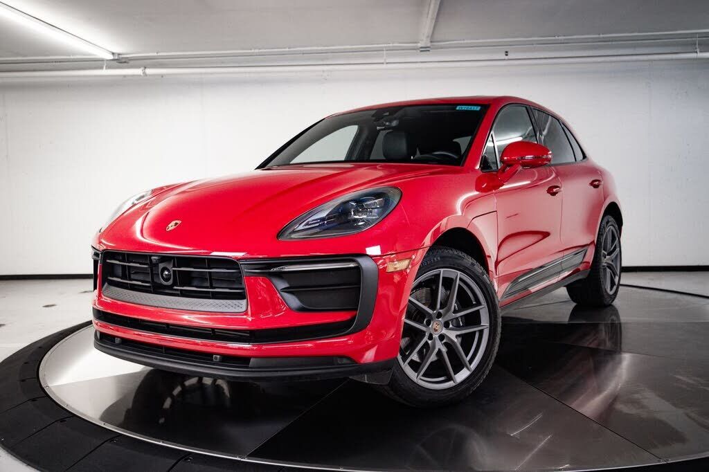 2026 PORSCHE Macan
