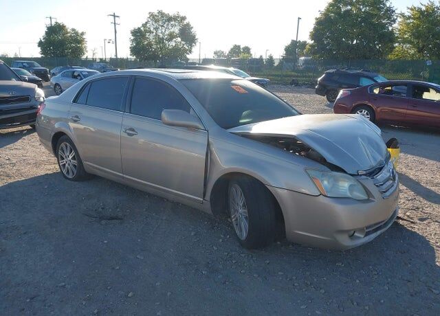 2005 TOYOTA Avalon