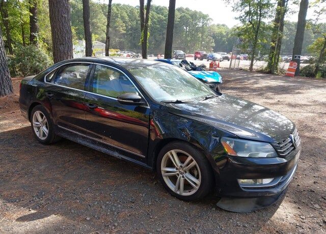 2012 VOLKSWAGEN Passat
