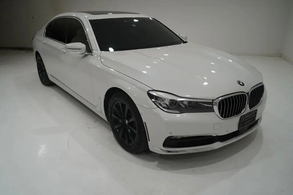 2018 BMW 740i