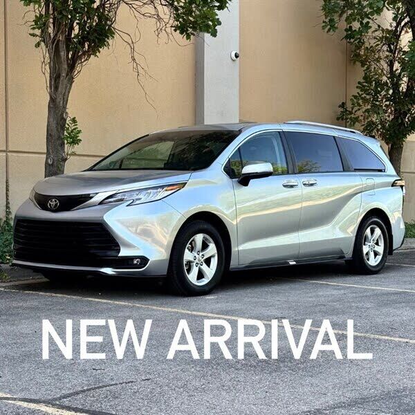 2024 TOYOTA Sienna