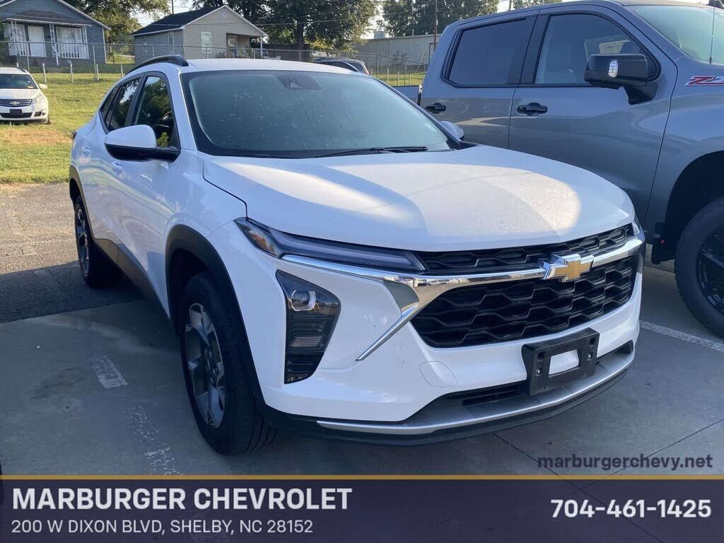 2025 CHEVROLET Trax