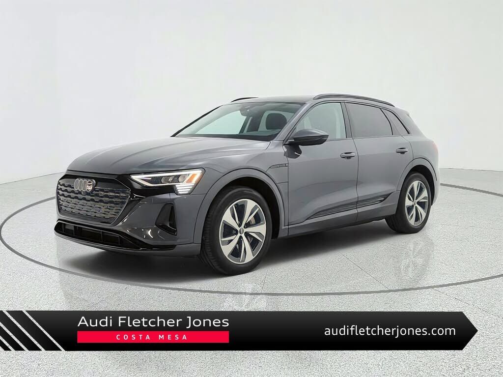 2024 AUDI Q8
