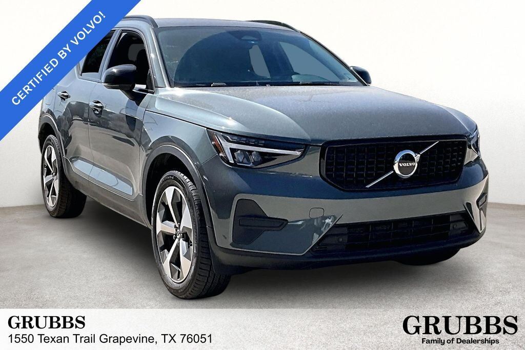 2026 VOLVO XC40