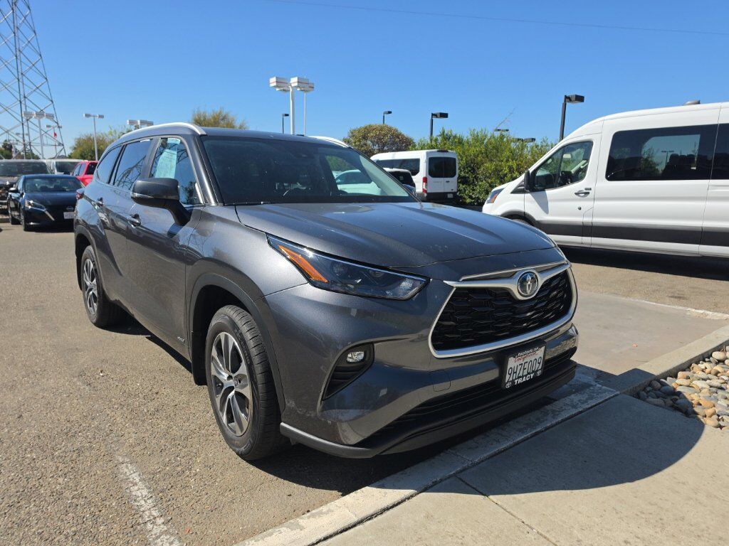 2023 TOYOTA Highlander