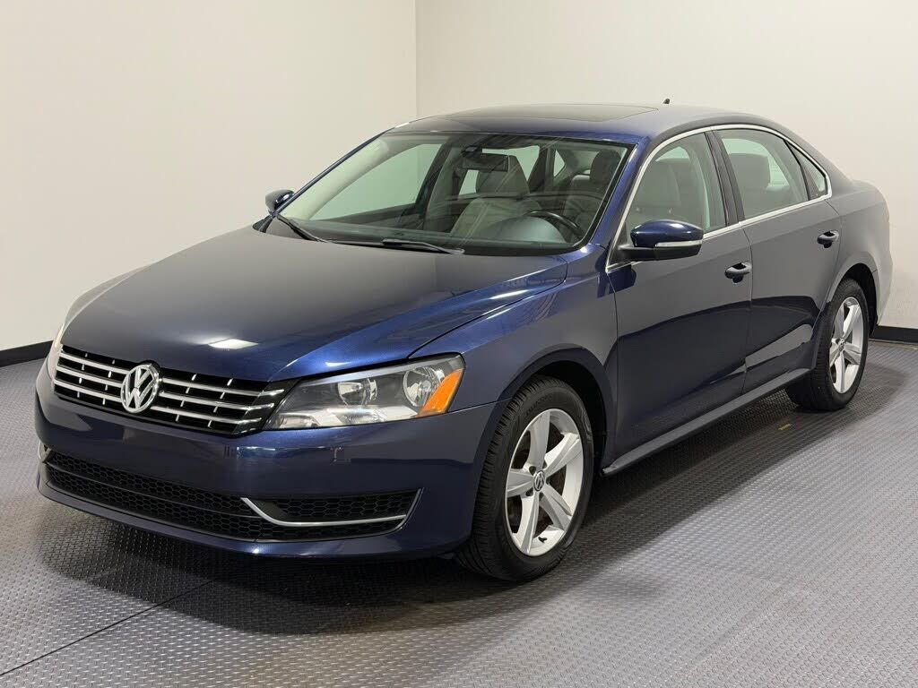2013 VOLKSWAGEN Passat