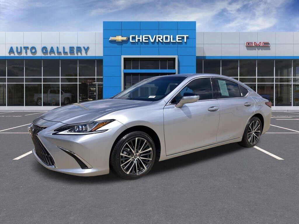 2025 LEXUS ES