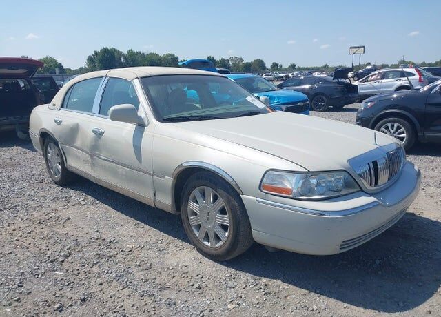 2005 LINCOLN Town Car