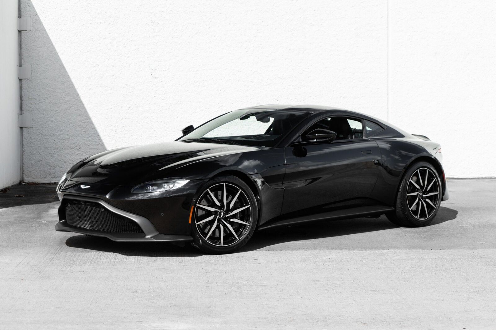 2019 ASTON MARTIN V8 Vantage
