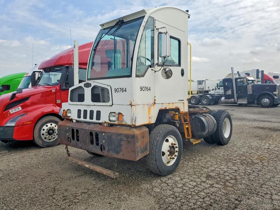 2015 AUTOCAR INDUSTRIES Terminal Tractor