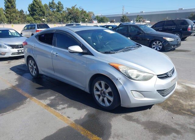 2011 HYUNDAI Elantra