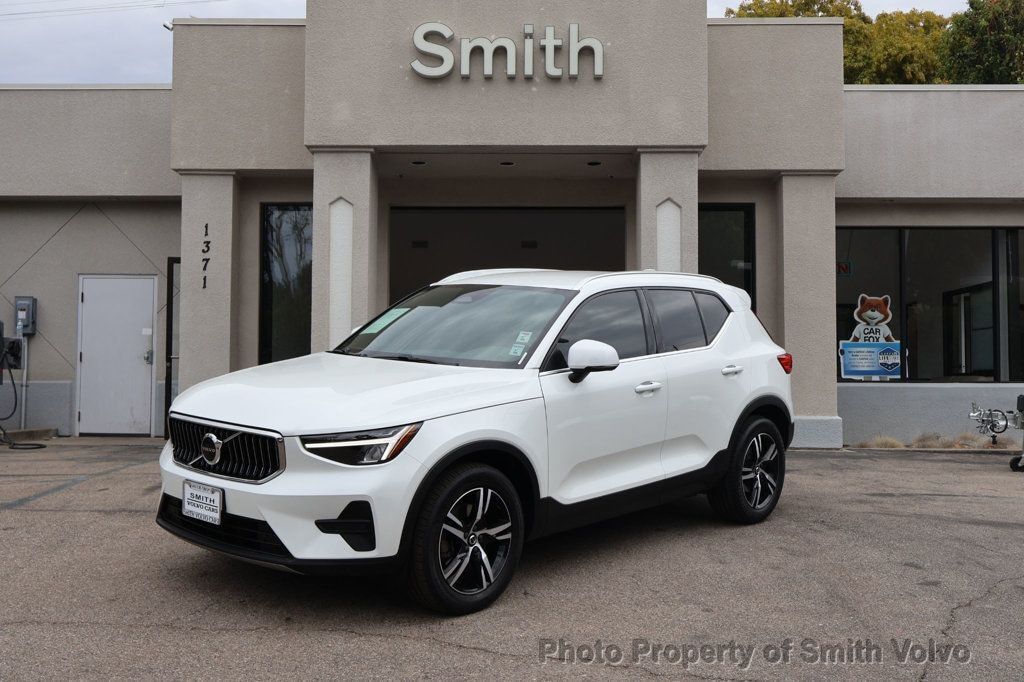 2024 VOLVO XC40