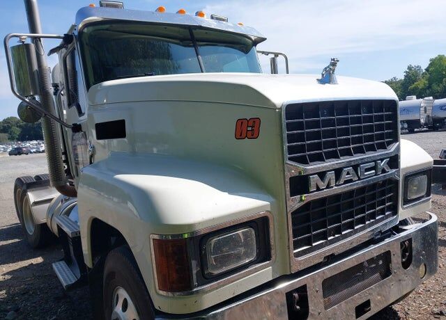 2020 MACK Pinnacle