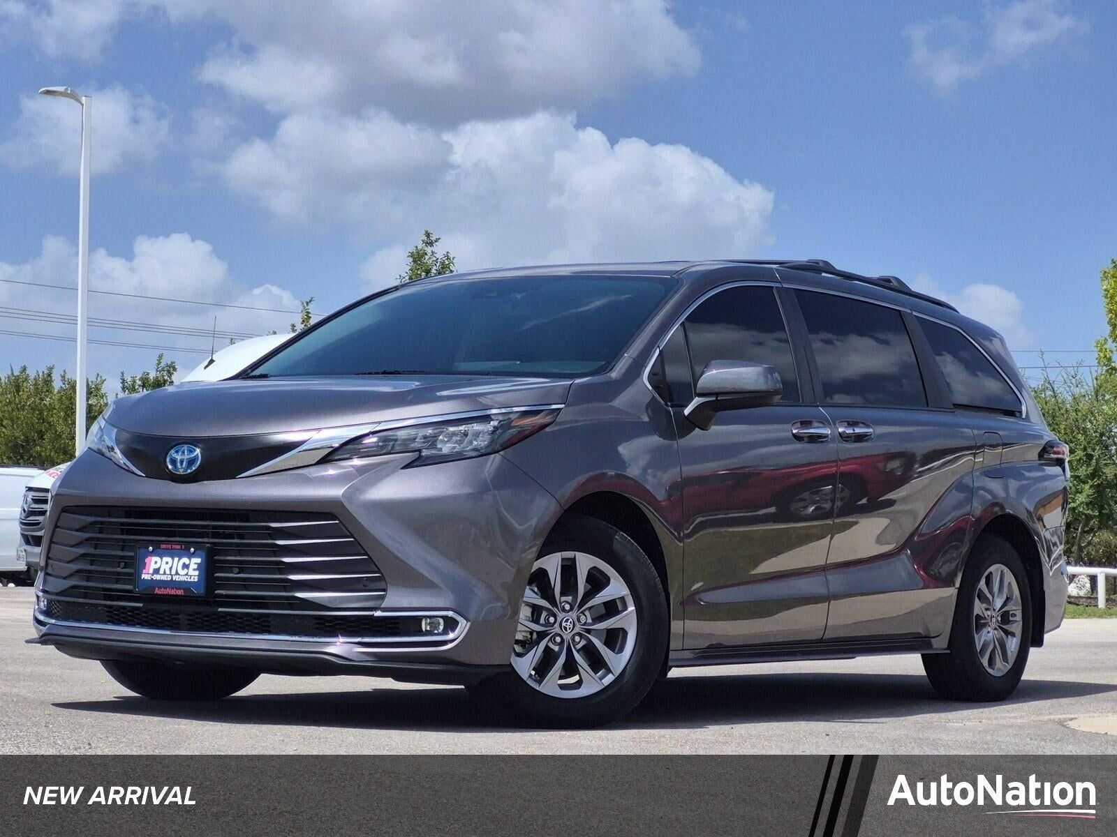 2024 TOYOTA Sienna