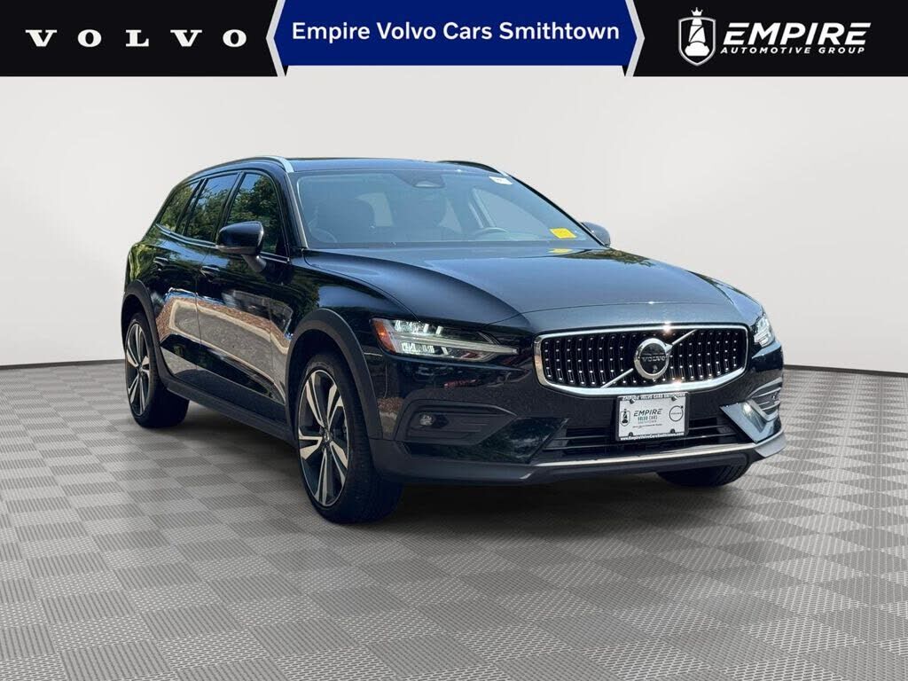 2024 VOLVO V60CC