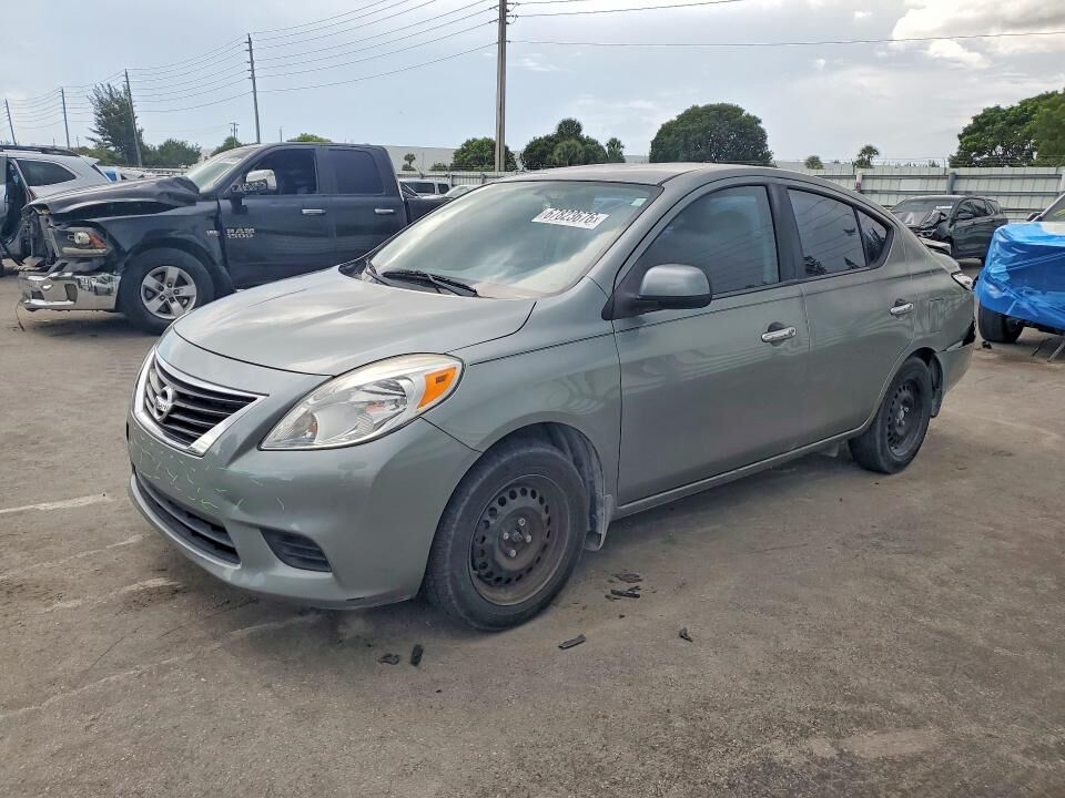 2014 NISSAN Versa