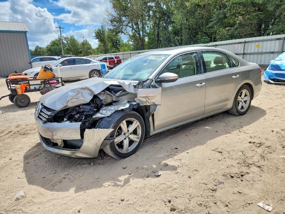 2012 VOLKSWAGEN Passat