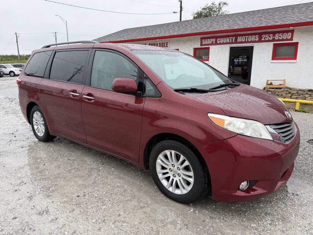 2016 TOYOTA Sienna