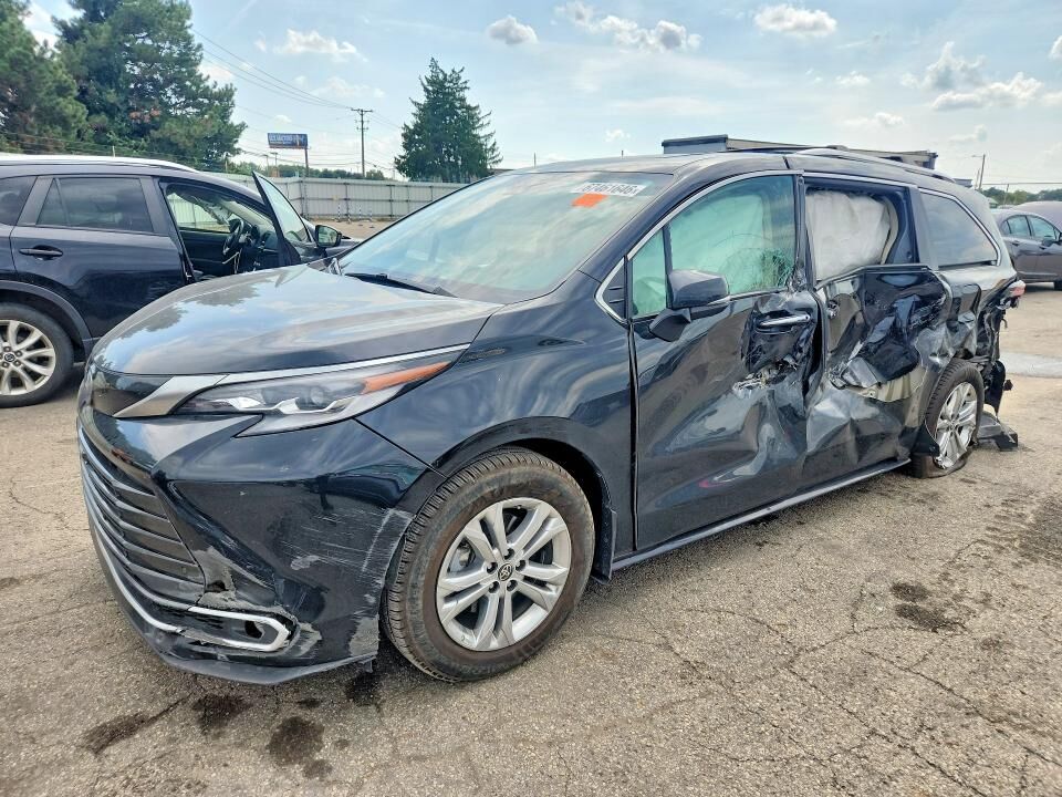 2022 TOYOTA Sienna