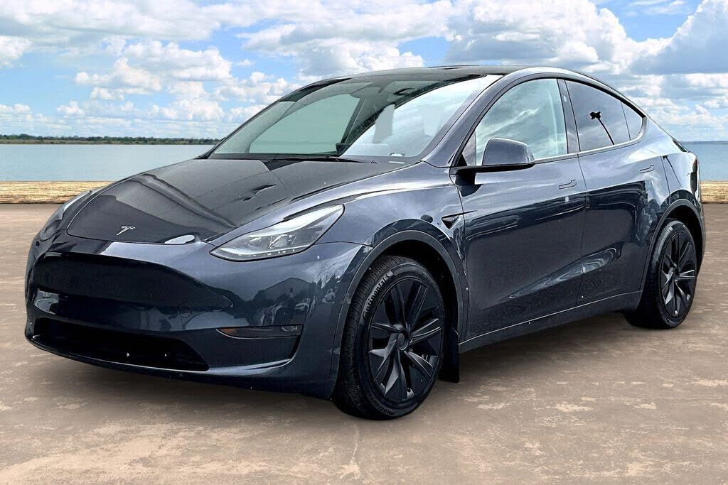 2025 TESLA Model Y