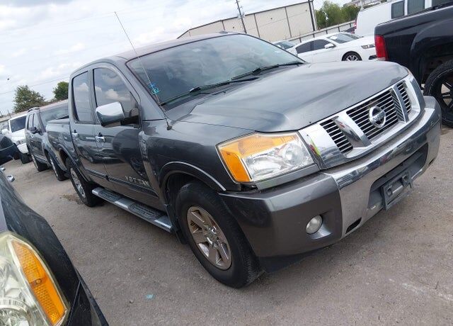 2015 NISSAN Titan