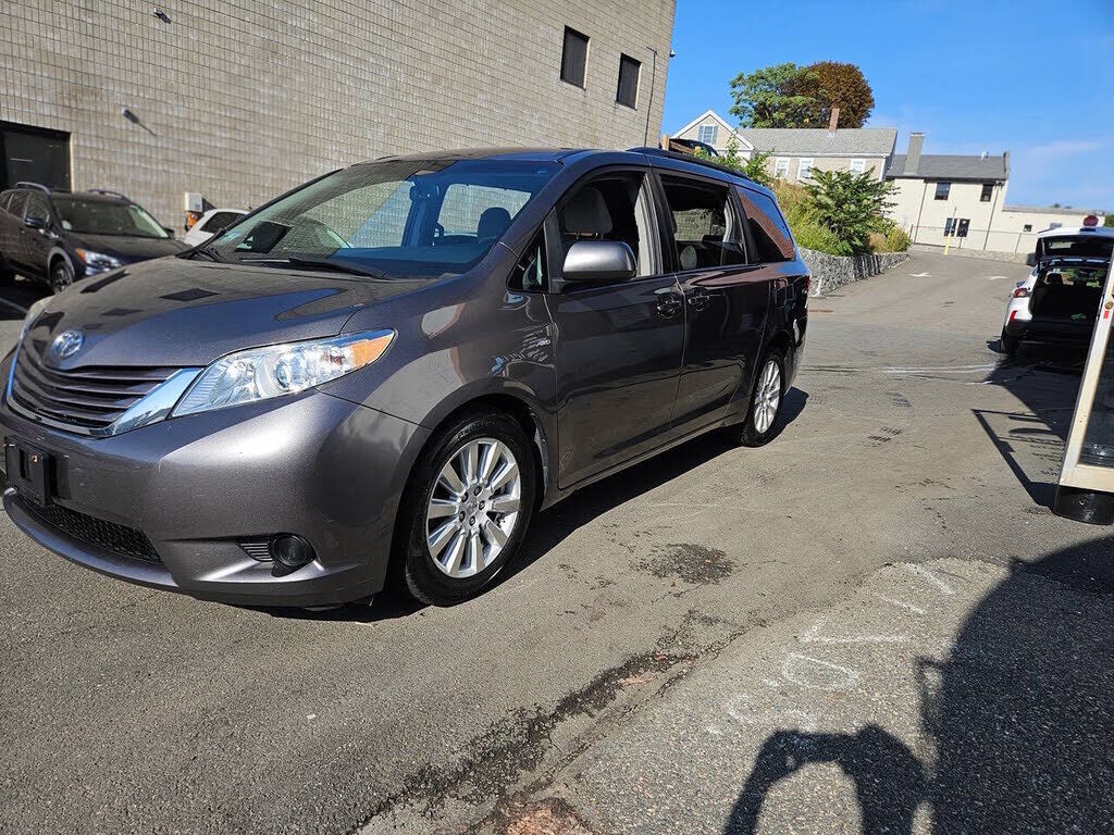 2017 TOYOTA Sienna