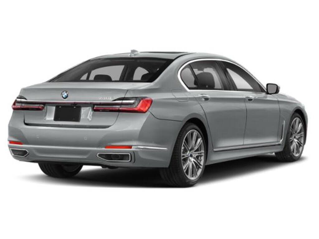 2022 BMW 740i