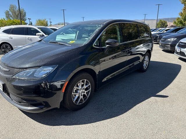 2023 CHRYSLER Voyager