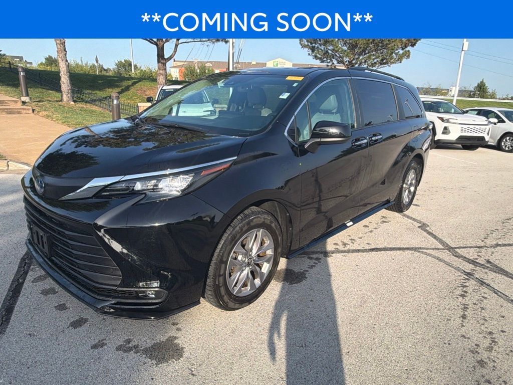 2025 TOYOTA Sienna