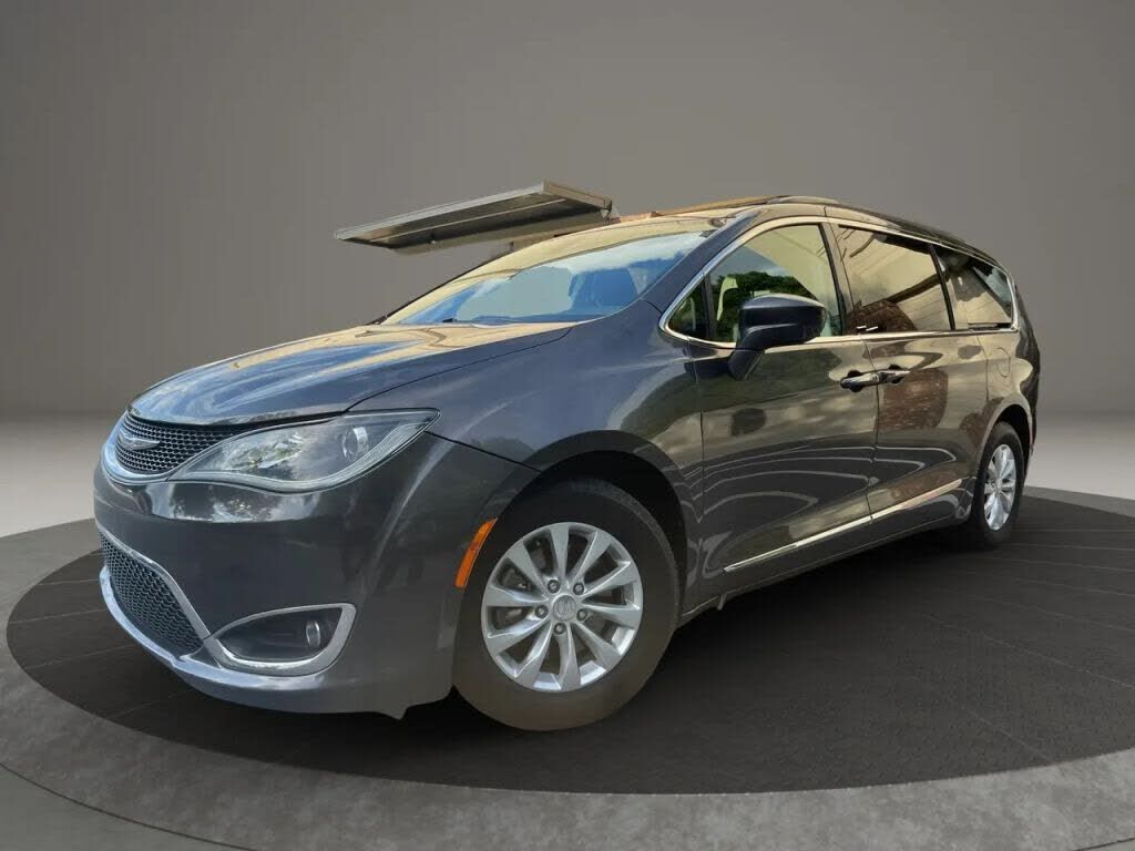 2017 CHRYSLER Pacifica