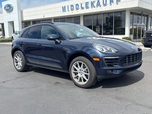 2017 PORSCHE Macan